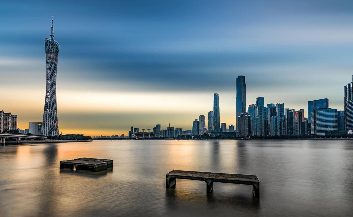 广东，向亲爱的听众朋友们致敬